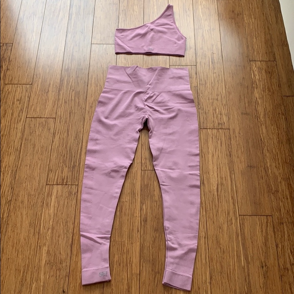 SET workout outfit in bright baby pink